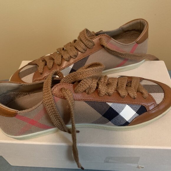 Burberry shoes - Picture 5 of 10